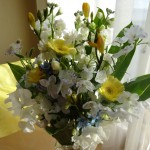 会員さんから頂いたフリージア、スイートピー、ガーベラ等々春の花です。